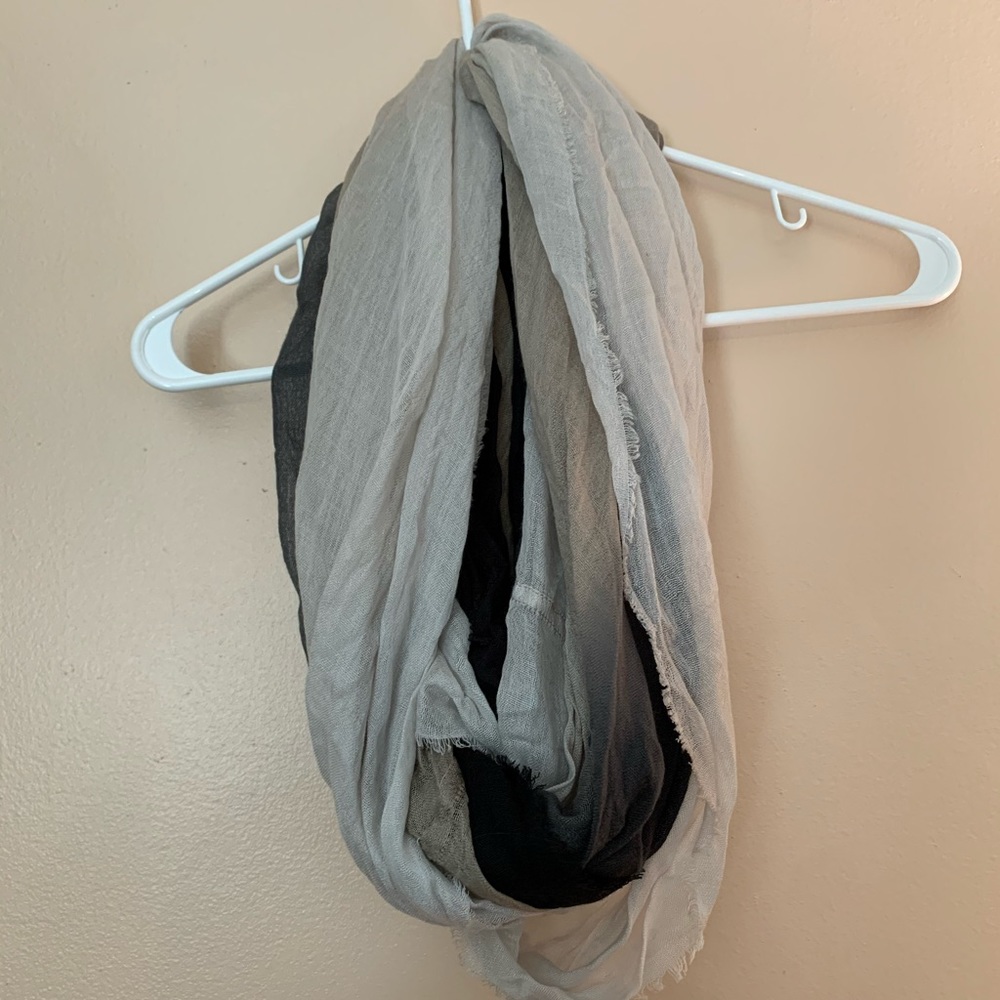 Black to white ombré scarf